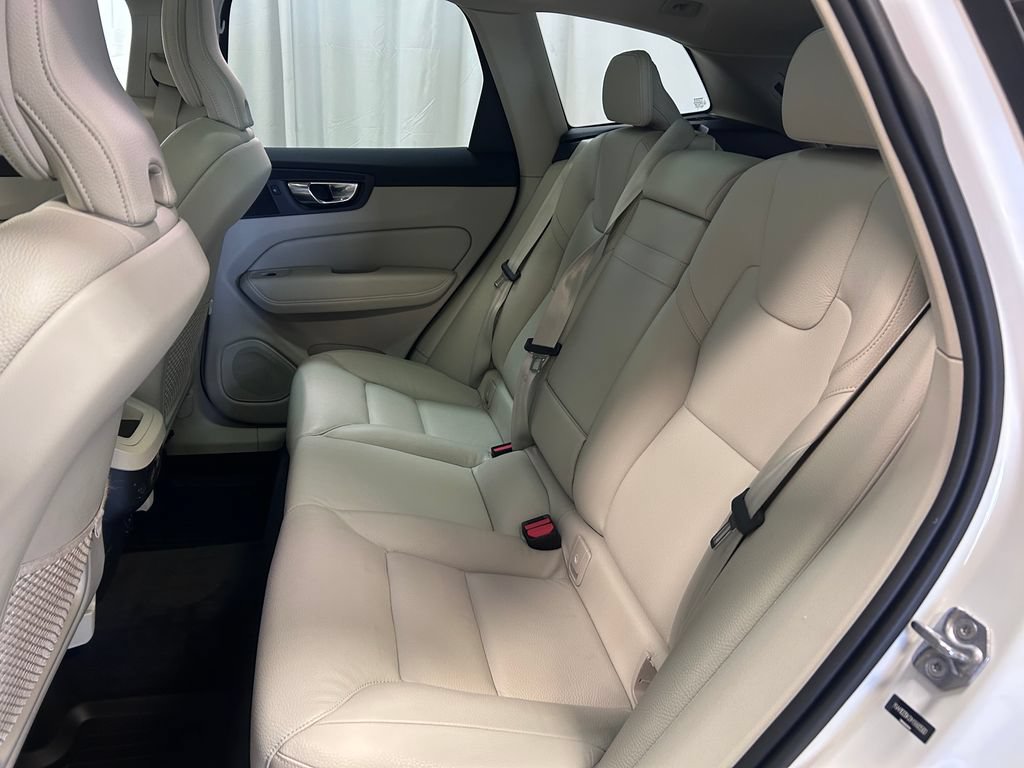 Used 2021 Volvo XC60 T5 Momentum w/ Climate Package FWD image 20