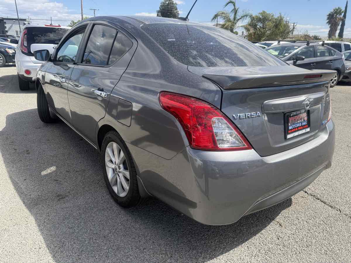 Used 2016 Nissan Versa FWD image 3