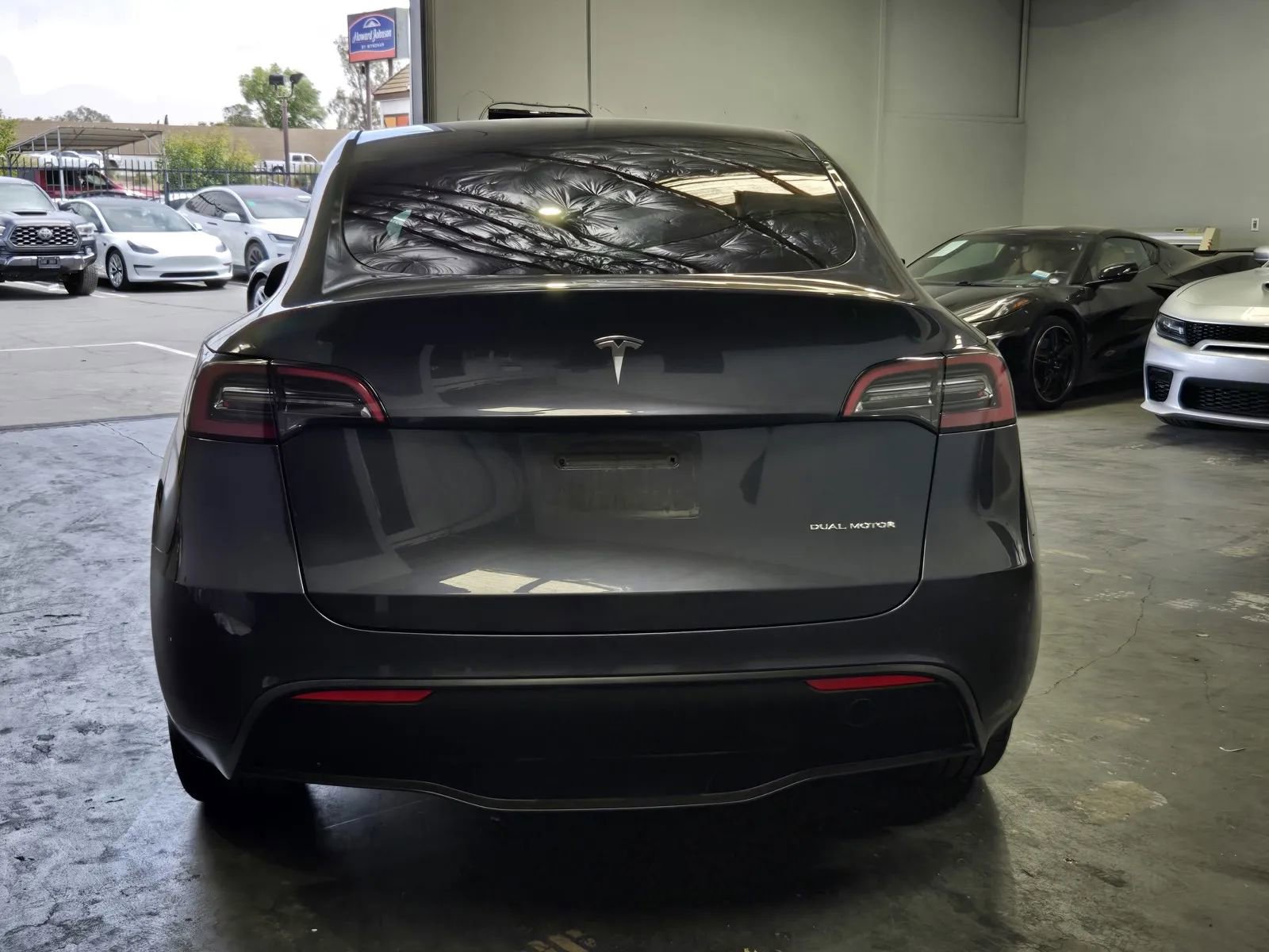 Used 2023 Tesla Model Y AWD image 3