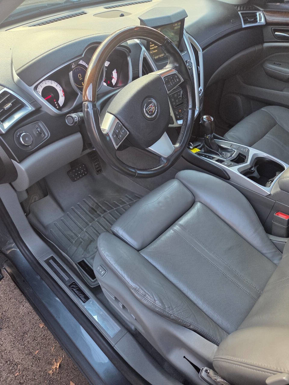 Used 2011 Cadillac SRX Luxury image 22