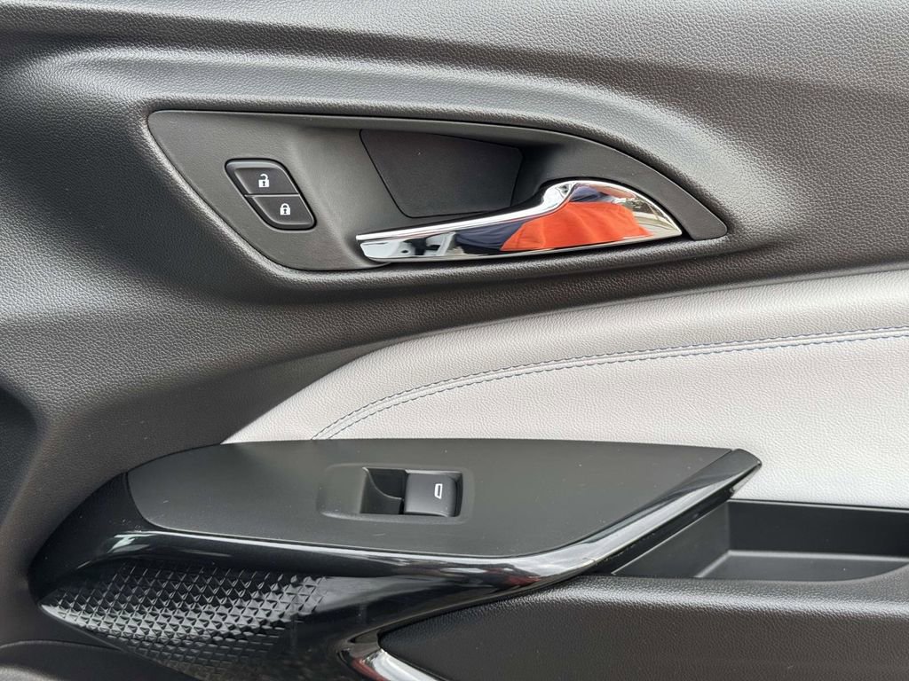 New 2026 Chevrolet Trax LT w/ Sunroof Package image 15