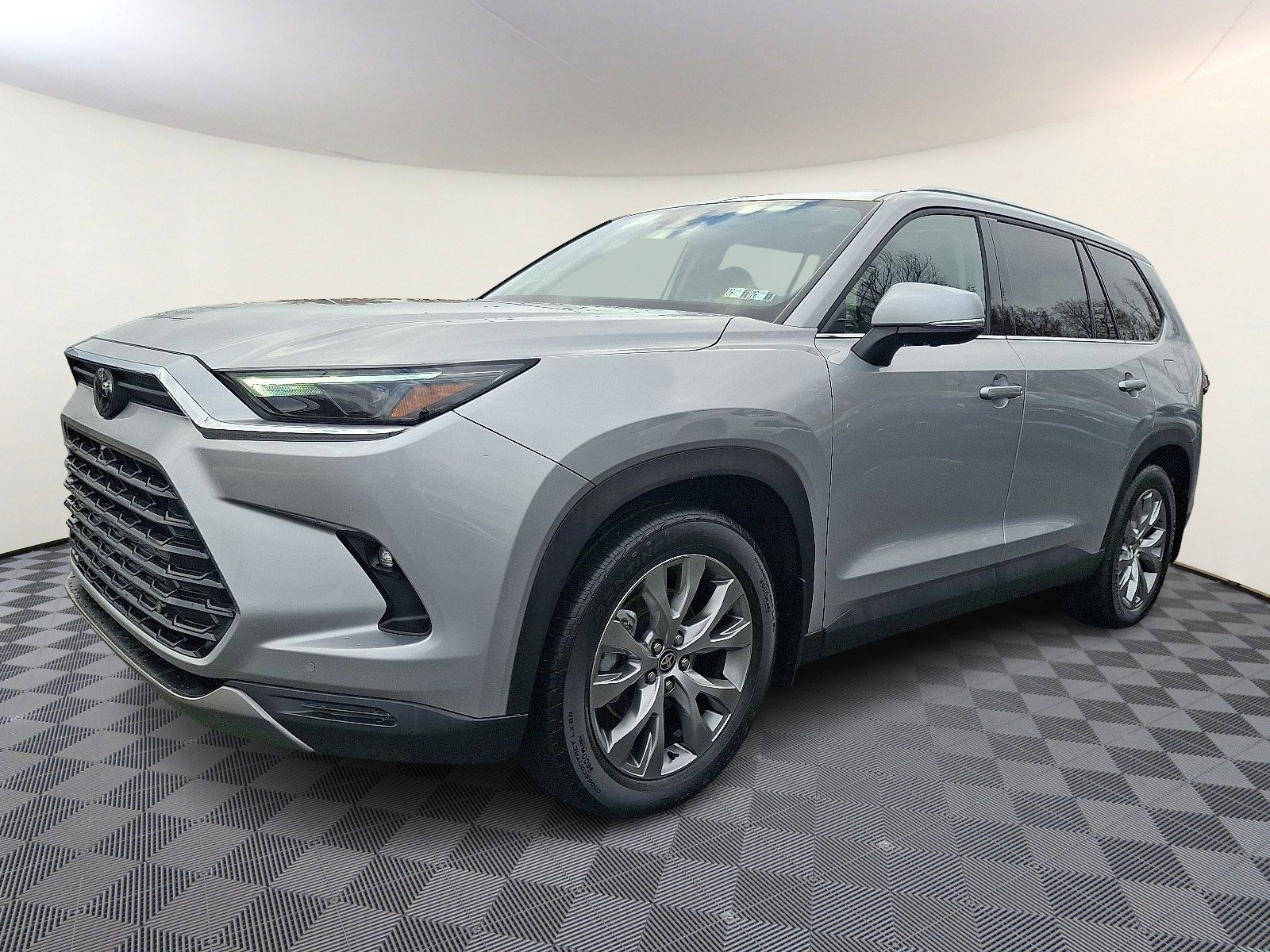 Used 2024 Toyota Grand Highlander Limited image 3