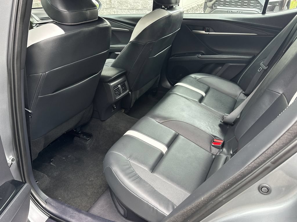 Used 2025 Toyota Camry SE FWD image 11