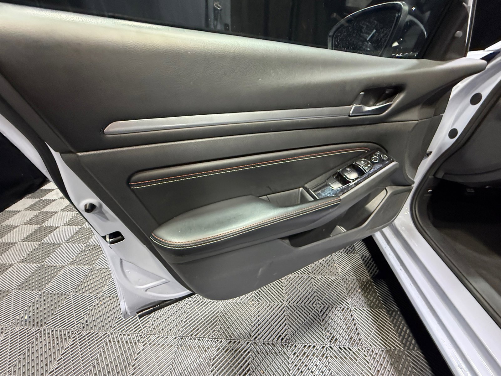 Used 2023 Nissan Altima 2.5 SR w/ SR Premium Package image 13