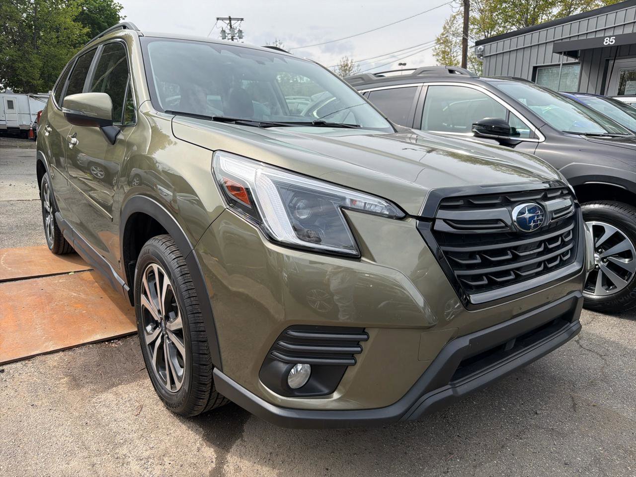 Used 2023 Subaru Forester Limited AWD/4WD image 3