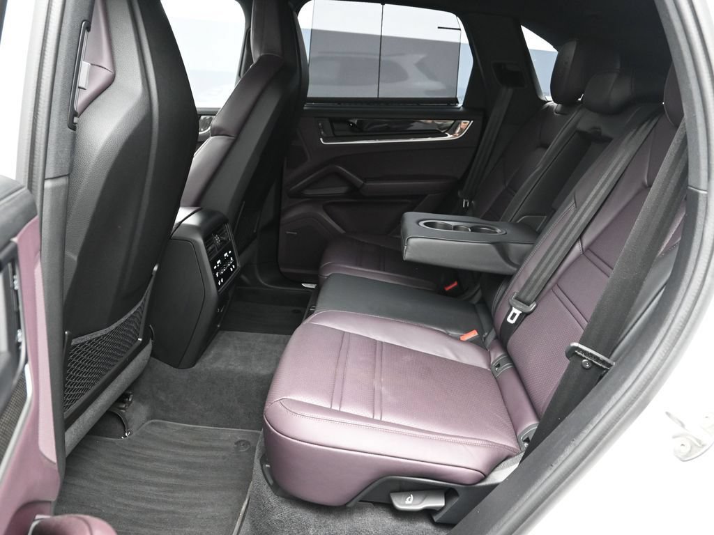Certified 2025 Porsche Cayenne S AWD/4WD image 16