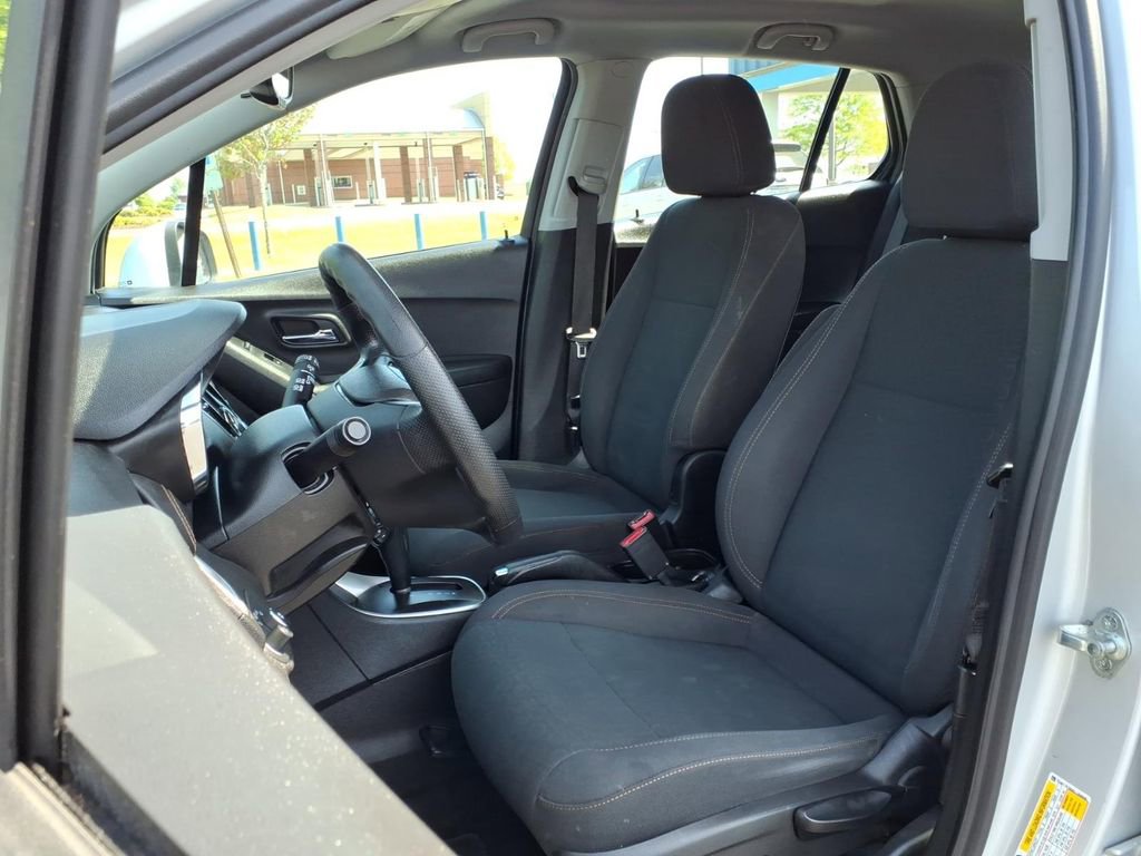 Used 2020 Chevrolet Trax LS FWD image 4
