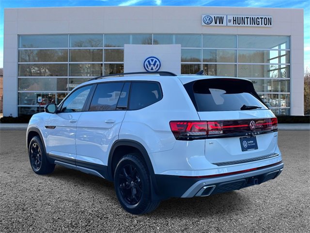Used 2025 Volkswagen Atlas Peak Edition SE image 6