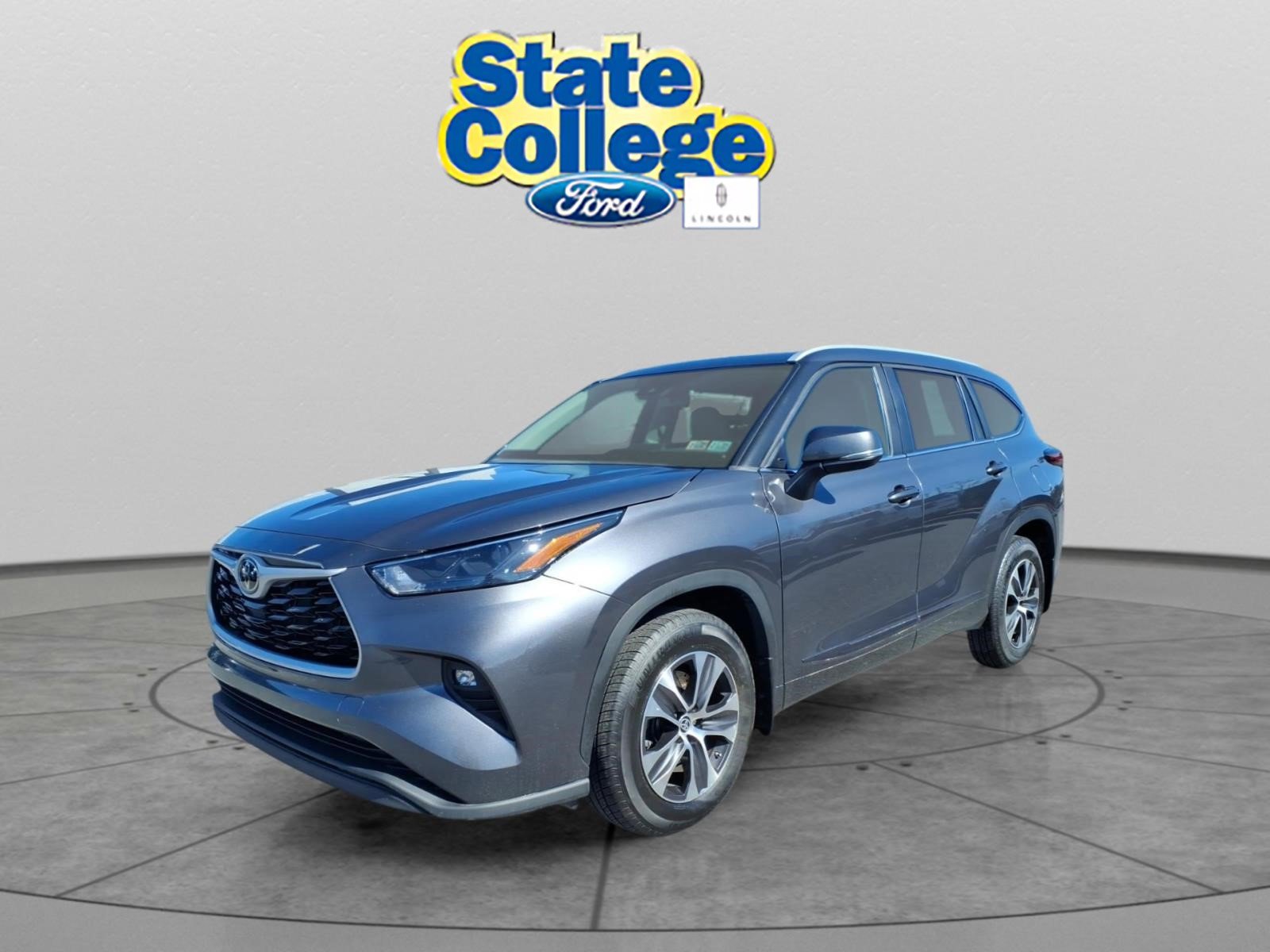 Used 2023 Toyota Highlander XLE w/ Protection Package #3 (TMS) image 1