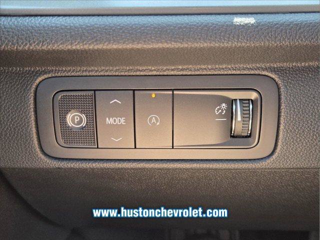 New 2027 Chevrolet Traverse LT w/ Sun and Wheel Package FWD image 32