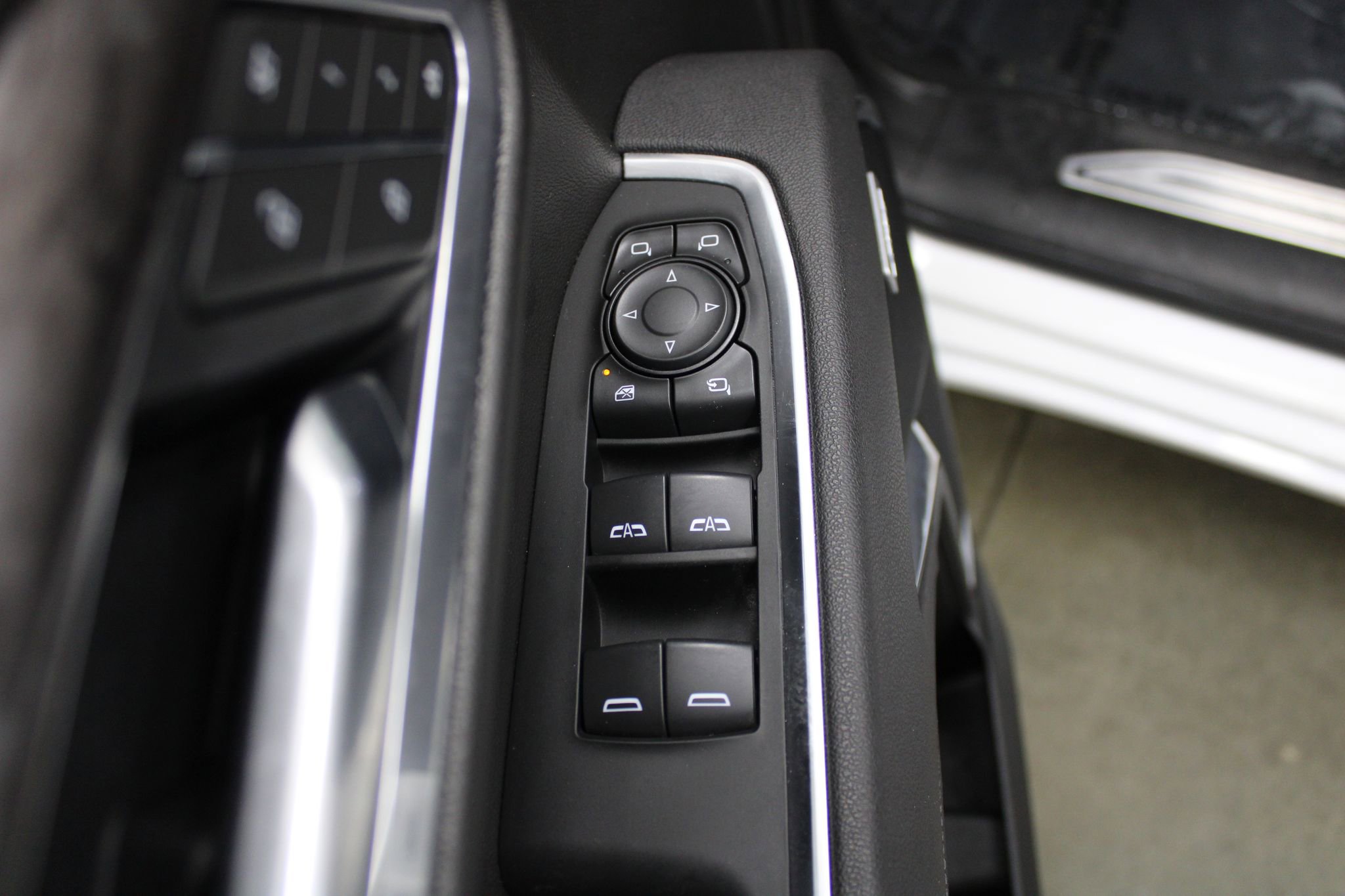 Used 2025 Chevrolet Silverado 1500 LTZ image 13