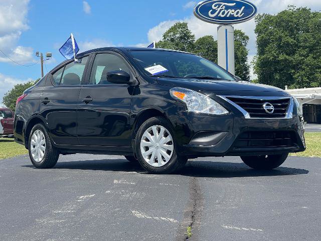 Used 2017 Nissan Versa S FWD image 1
