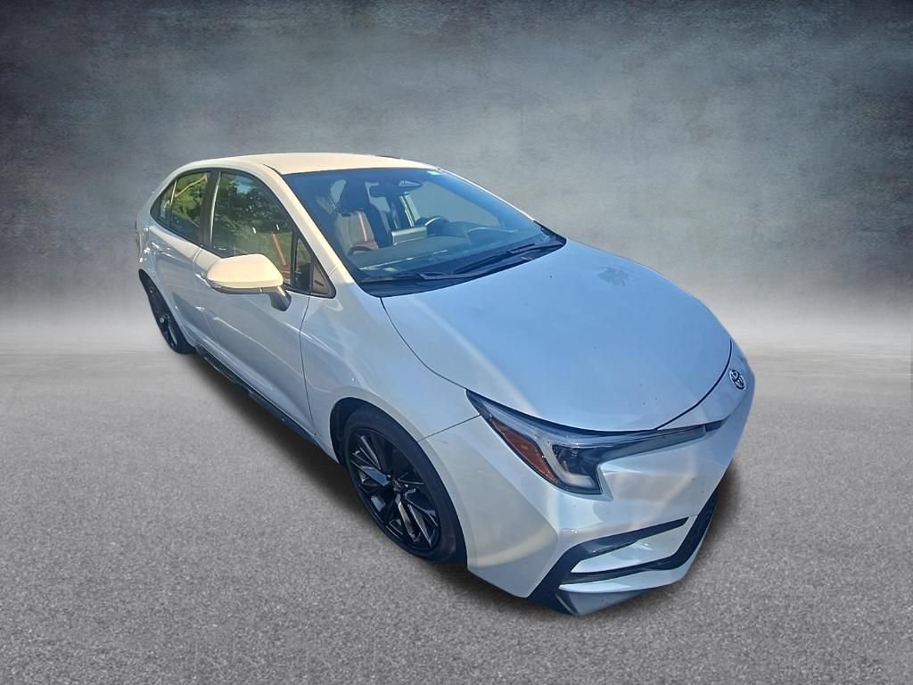 Used 2025 Toyota Corolla SE FWD image 2