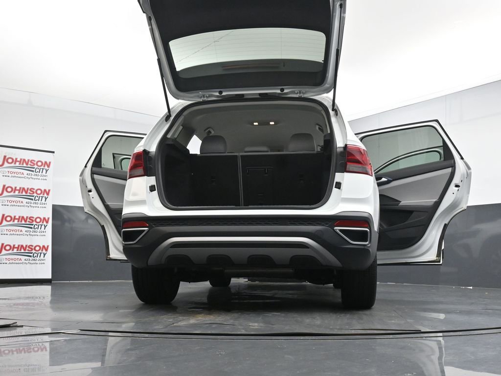 Used 2024 Volkswagen Taos SE image 48