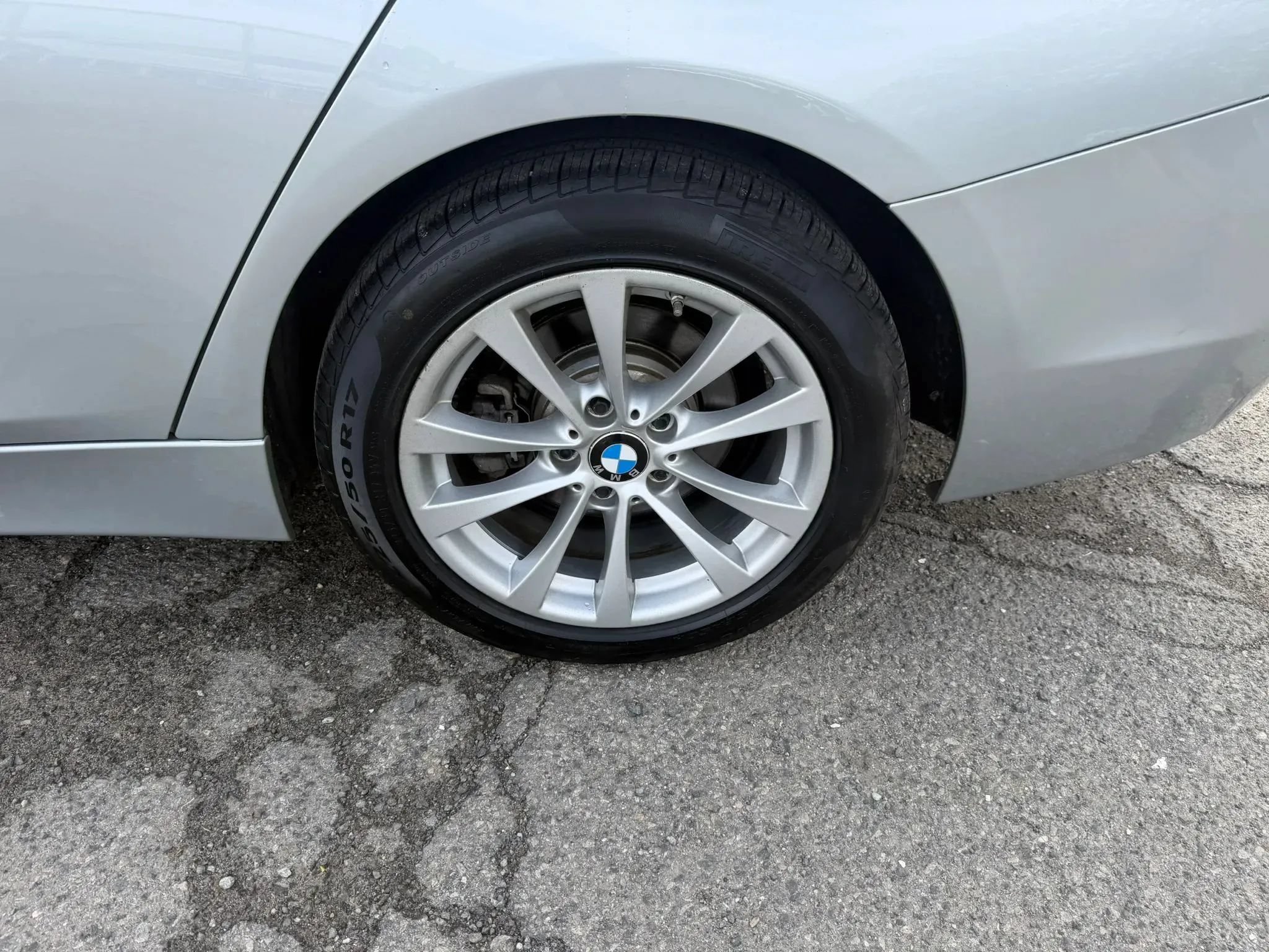 Used 2018 BMW 320i xDrive Sedan w/ Convenience Package AWD/4WD image 9