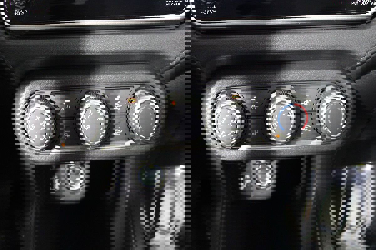 Used 2025 Nissan Versa S w/ Trunk Package image 16