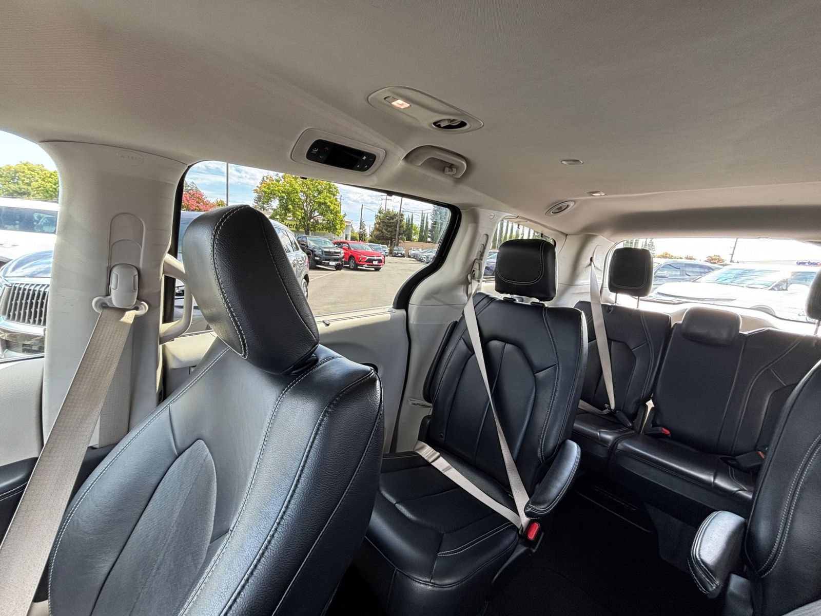 Used 2022 Chrysler Pacifica Touring-L FWD image 41