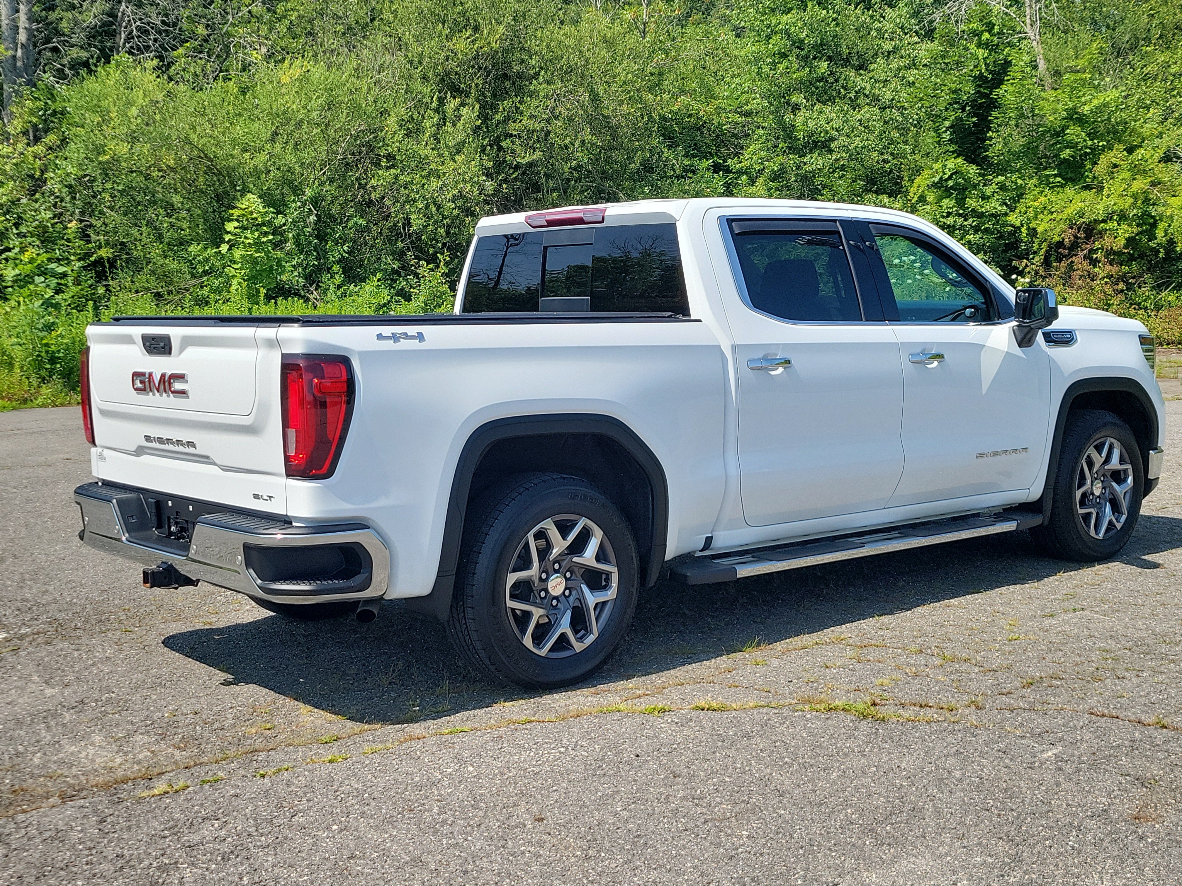 Used 2022 GMC Sierra 1500 SLT w/ SLT Premium Plus Package AWD/4WD image 5