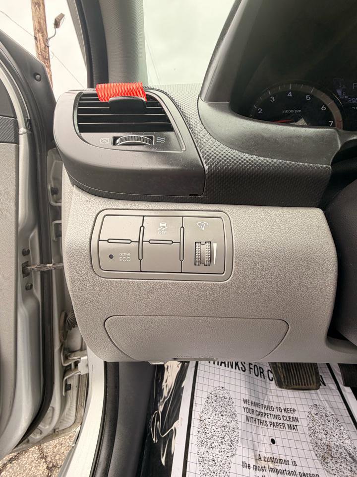 Used 2016 Hyundai Accent SE FWD image 25
