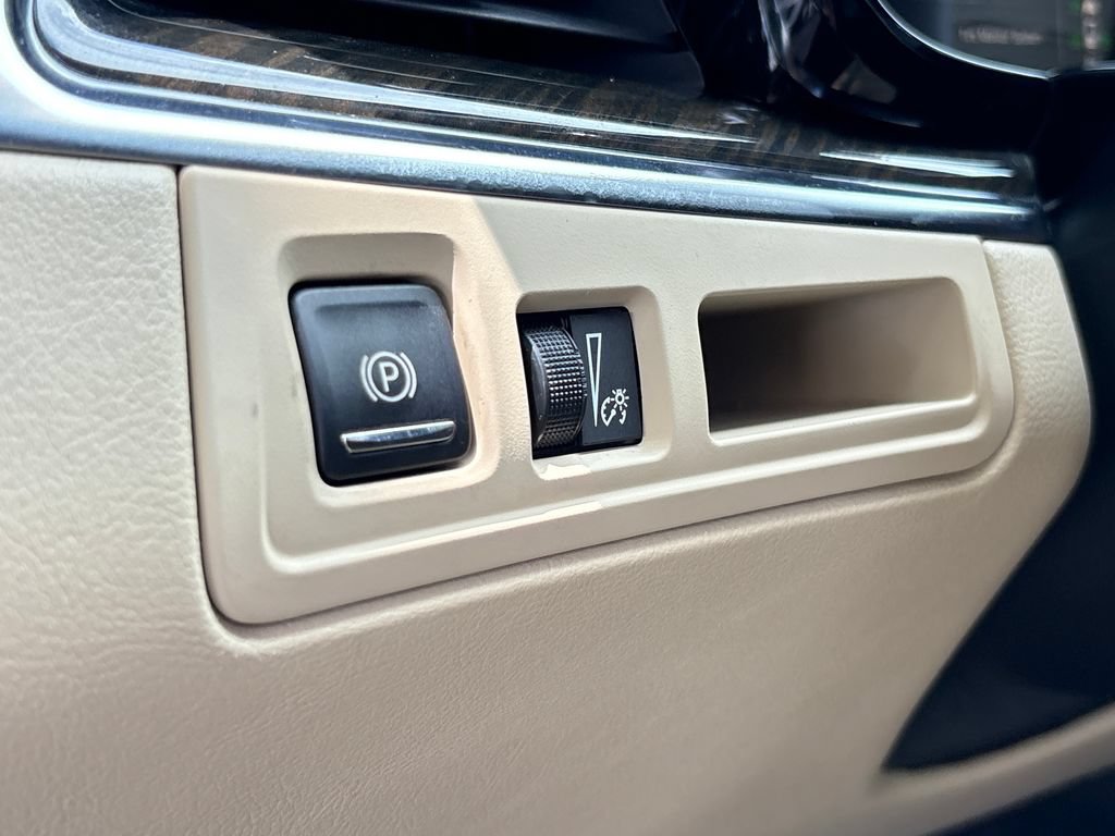 Used 2017 Cadillac XT5 FWD image 11