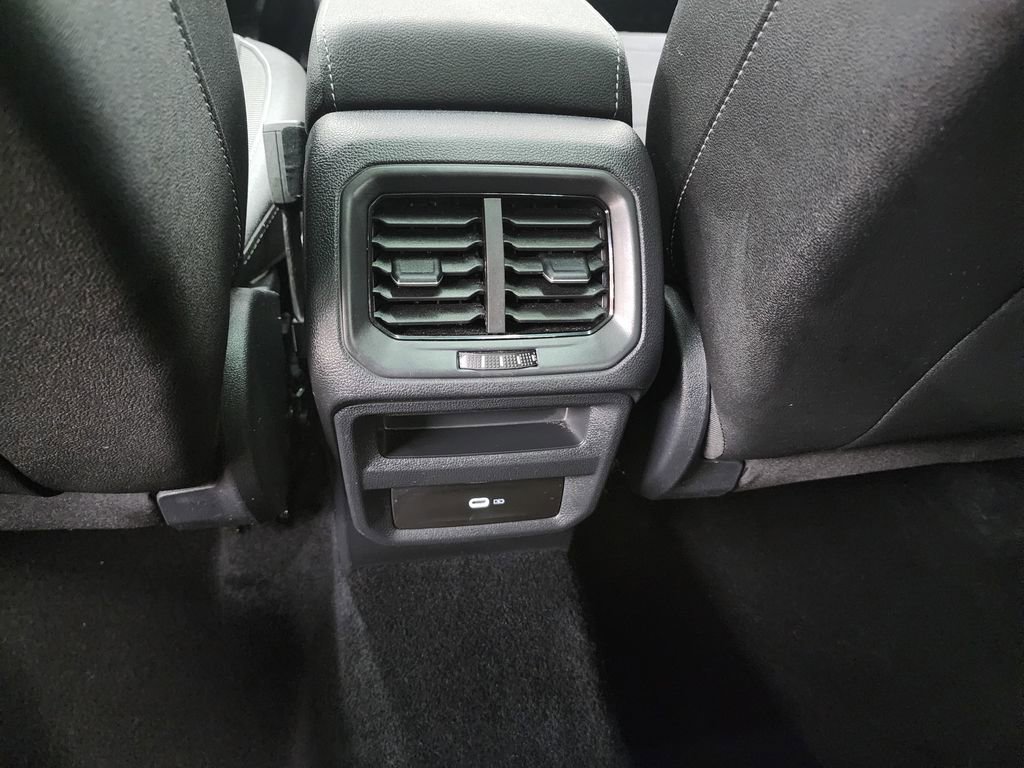 Used 2025 Volkswagen Taos SE image 28