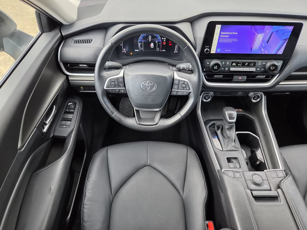 Used 2025 Toyota Grand Highlander AWD image 14
