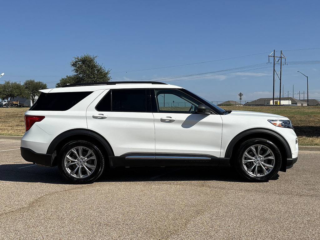 Used 2021 Ford Explorer XLT w/ Equipment Group 202A RWD image 4