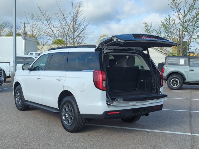 Used 2025 Ford Expedition Active RWD image 11