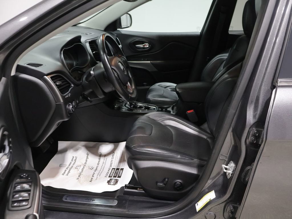 Used 2019 Jeep Cherokee Limited image 9