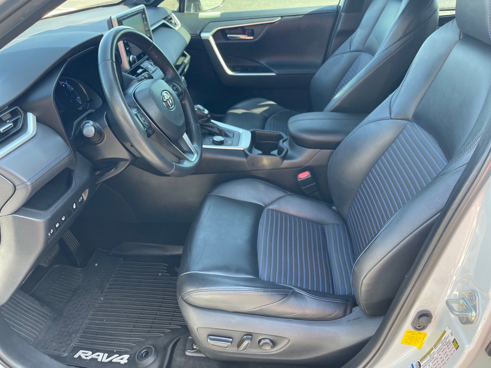 Used 2019 Toyota RAV4 XSE w/ XSE Weather Package AWD/4WD image 10