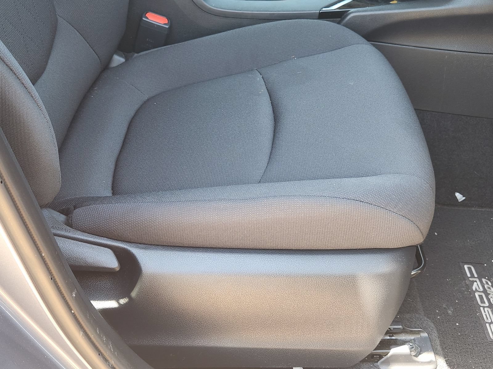 Used 2024 Toyota Corolla Cross LE FWD image 28