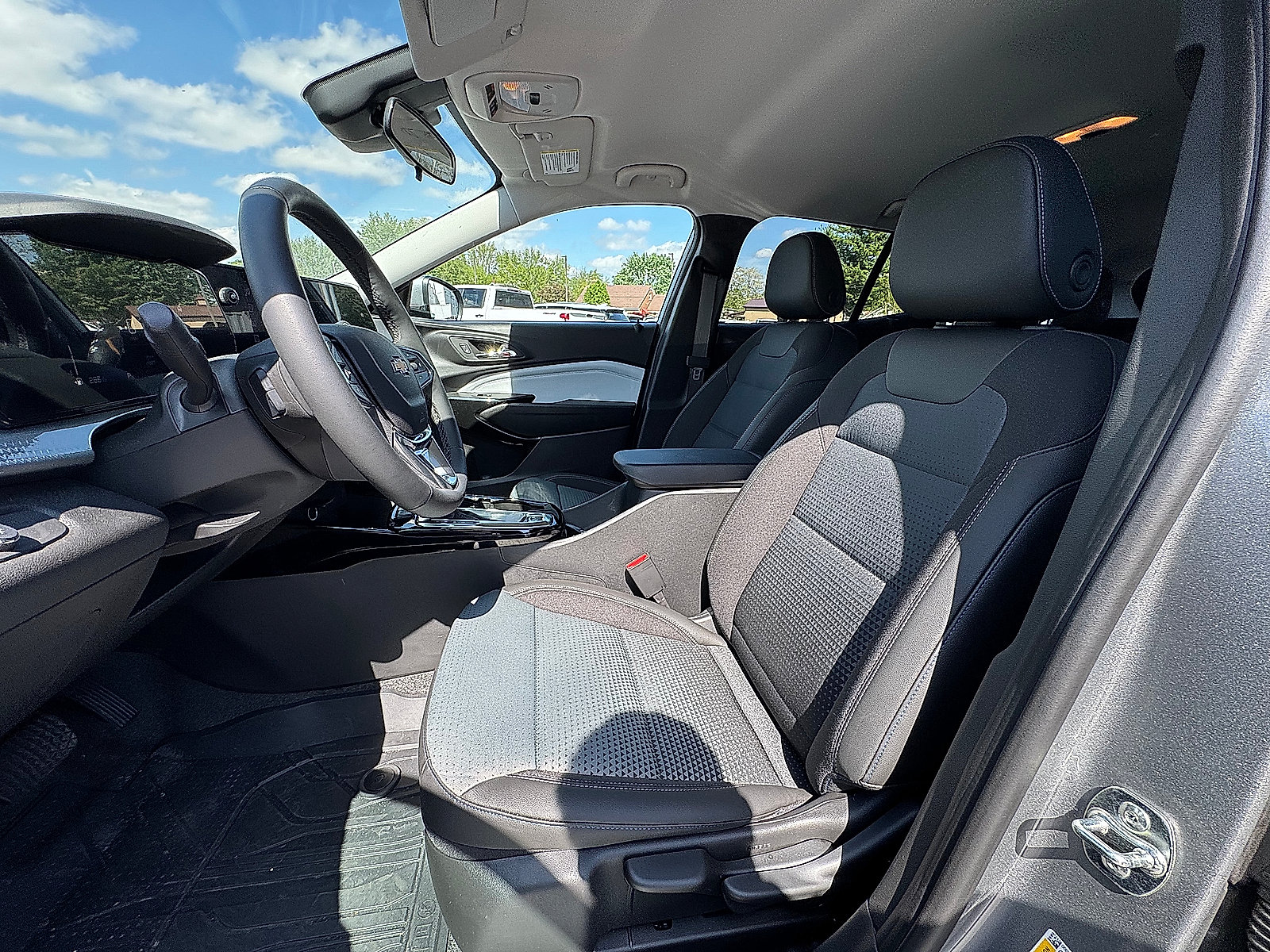 New 2026 Chevrolet Trax LT w/ Driver Confidence Package FWD image 6