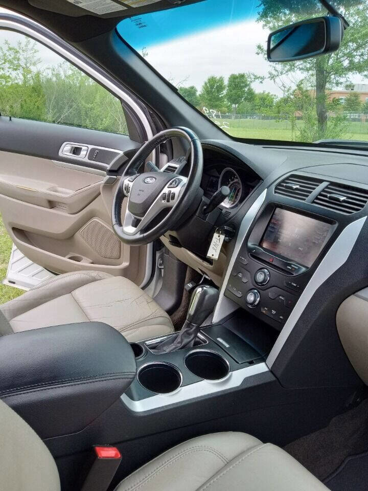 Used 2014 Ford Explorer XLT w/ Equipment Group 202A FWD image 14