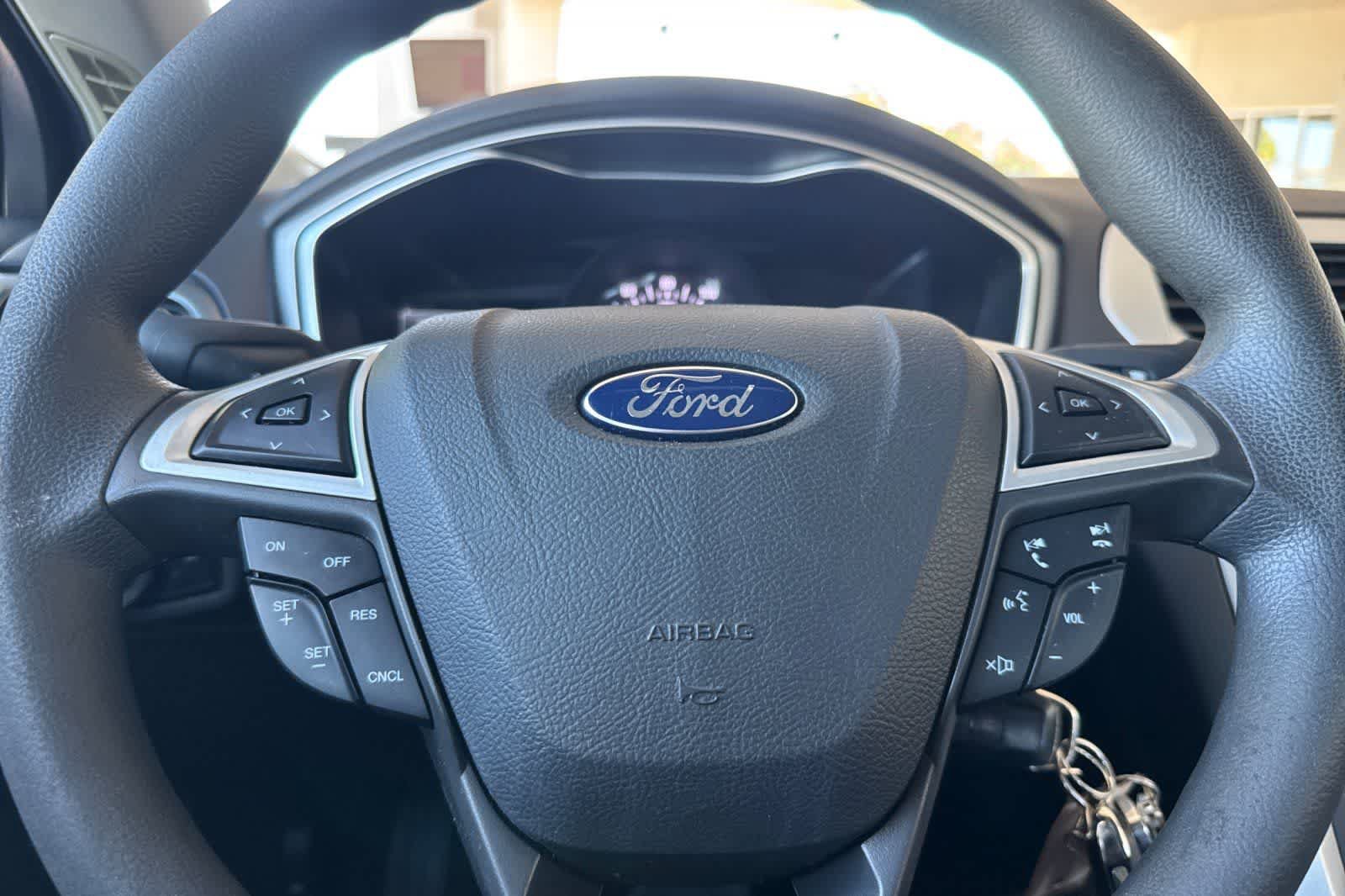 Used 2016 Ford Fusion SE FWD image 23