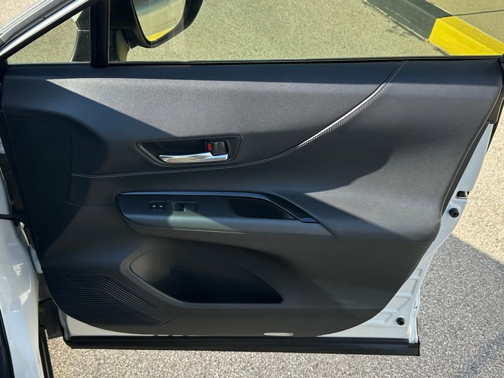 Used 2022 Toyota Venza XLE image 31