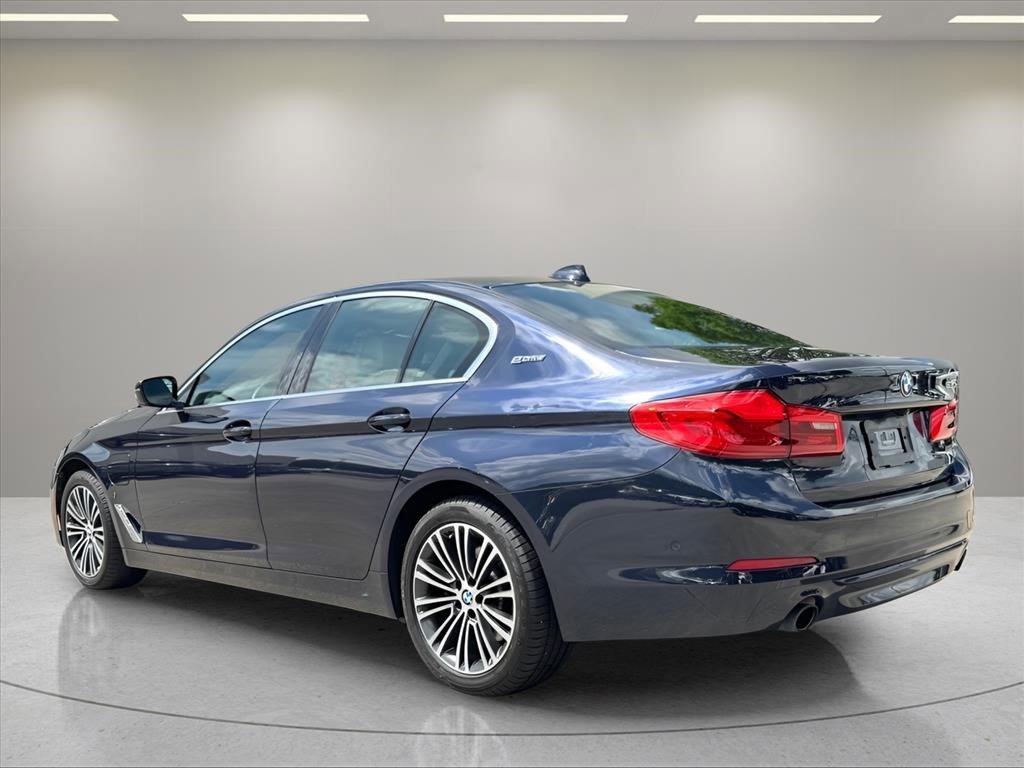 Used 2019 BMW 530e xDrive w/ Premium Package AWD/4WD image 3
