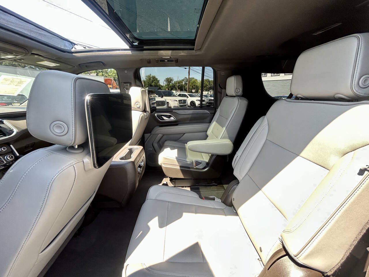 Used 2021 GMC Yukon XL SLT w/ SLT Luxury Plus Package AWD/4WD image 11