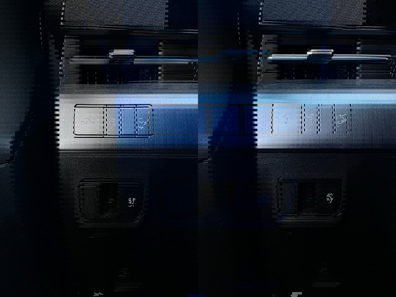 Used 2025 Hyundai Kona SEL image 22