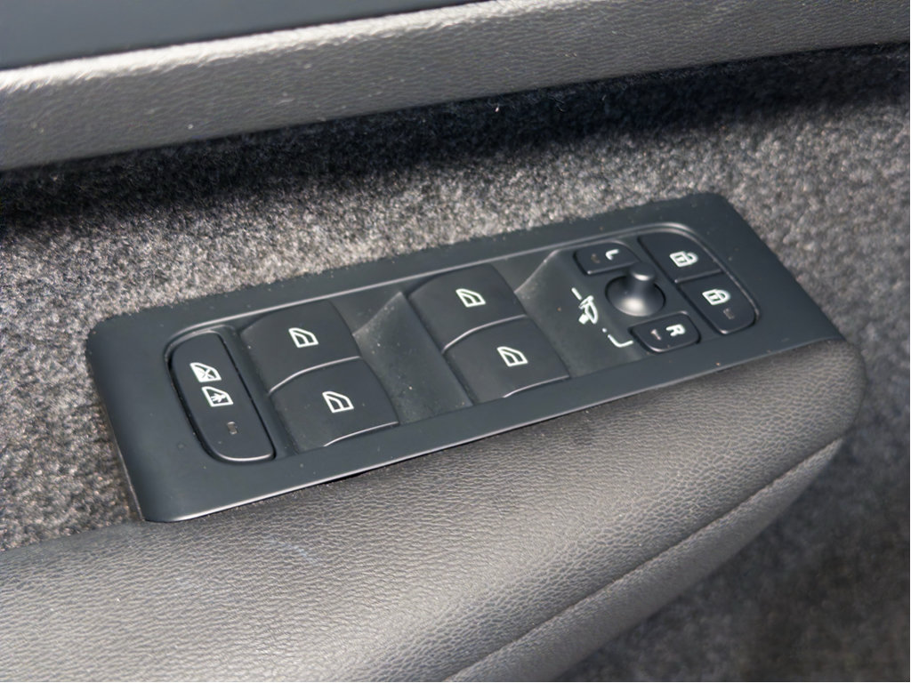Used 2023 Volvo C40 P8 Recharge Plus AWD/4WD image 8