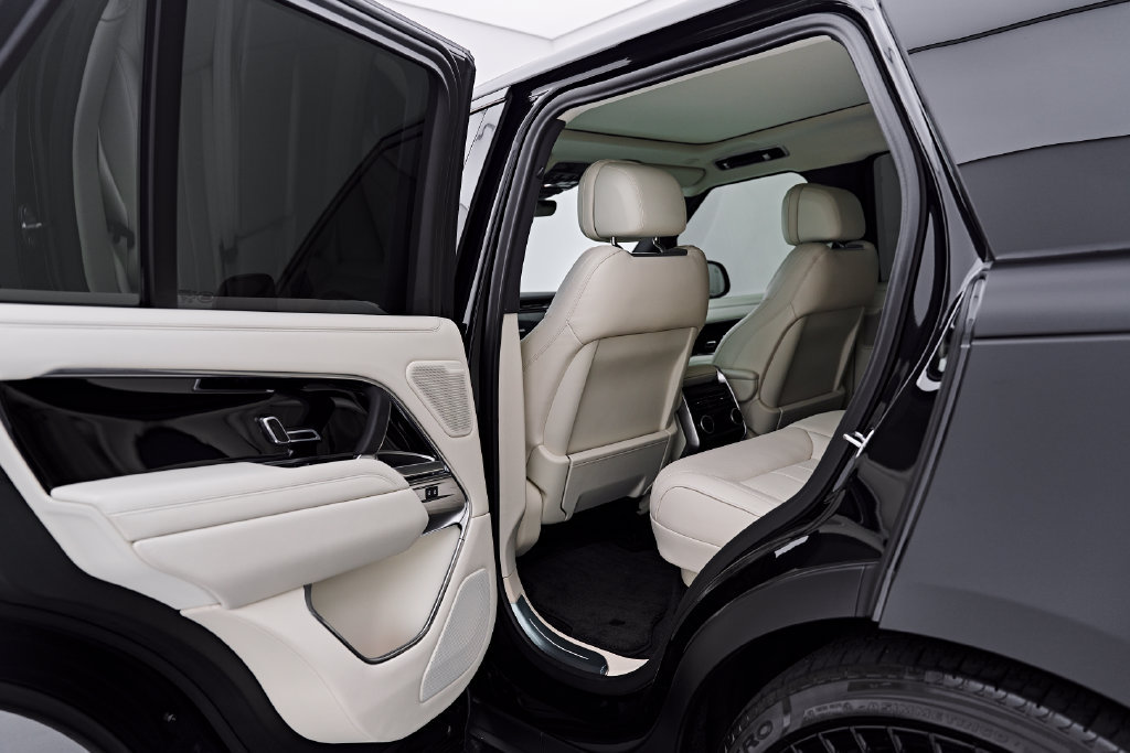 Used 2025 Land Rover Range Rover SE AWD/4WD image 31