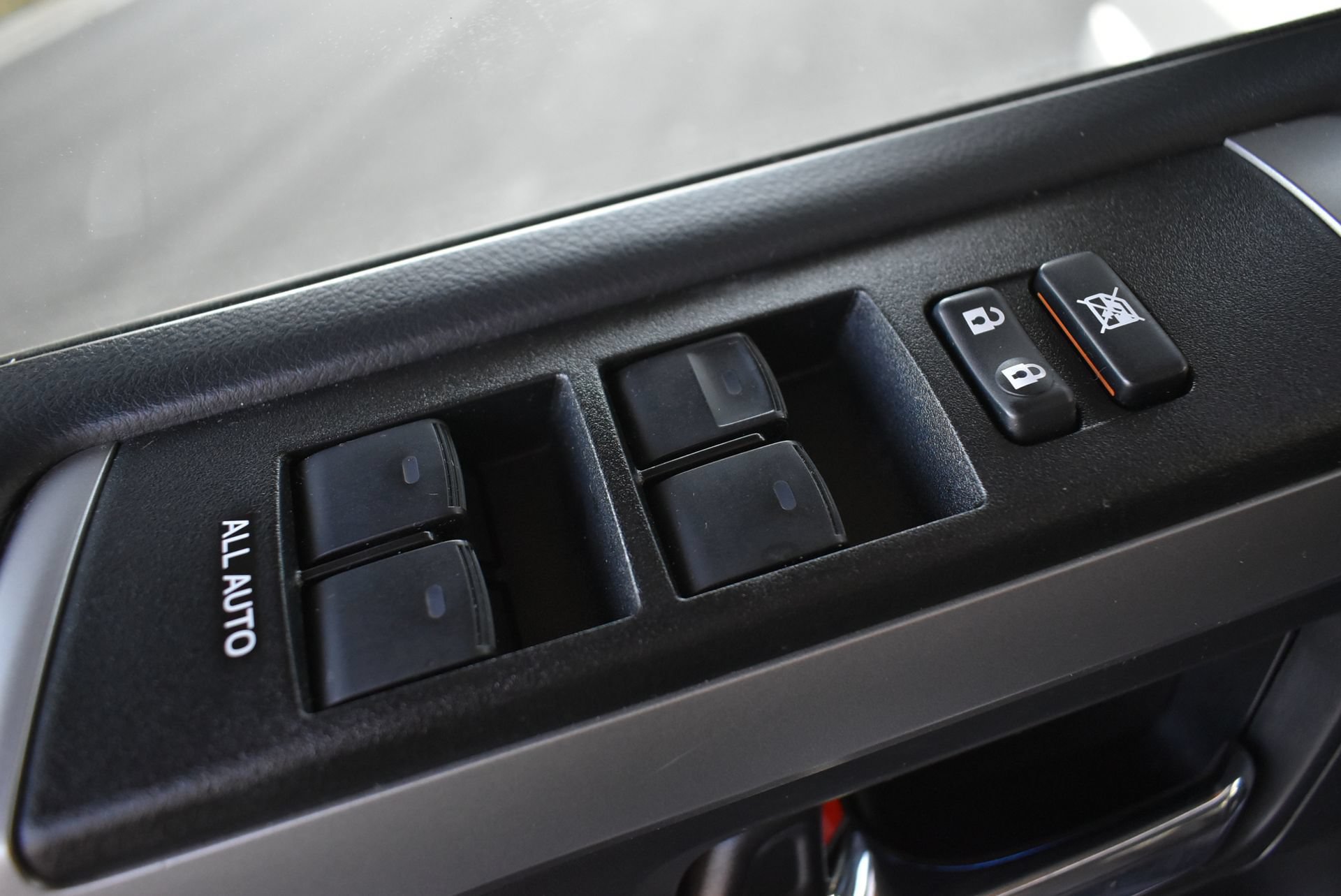 Used 2022 Toyota 4Runner Limited AWD/4WD image 12