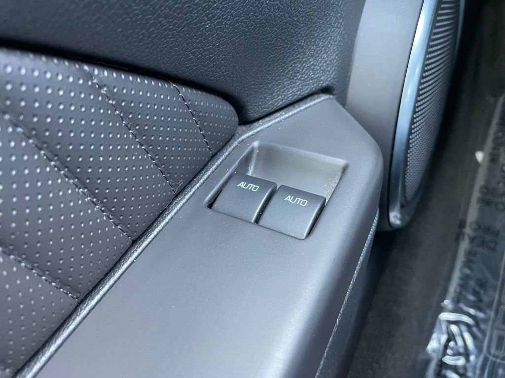 Used 2012 Ford Mustang Shelby GT500 w/ SVT Performance Pkg image 19