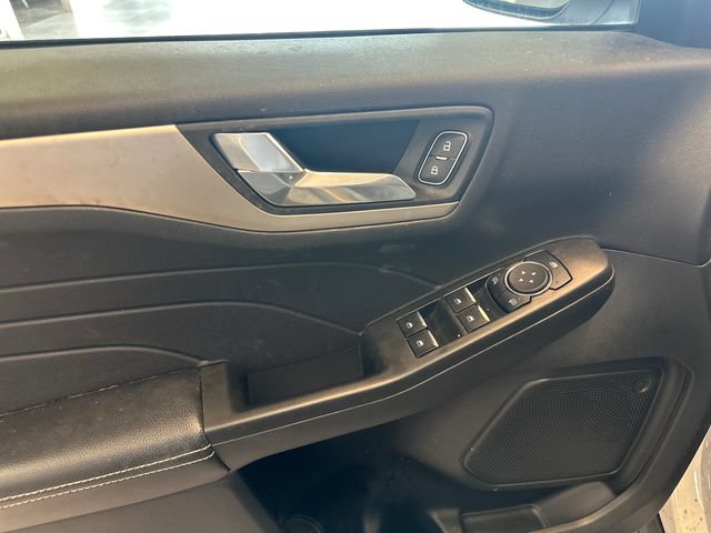 Used 2021 Ford Escape SE FWD image 16