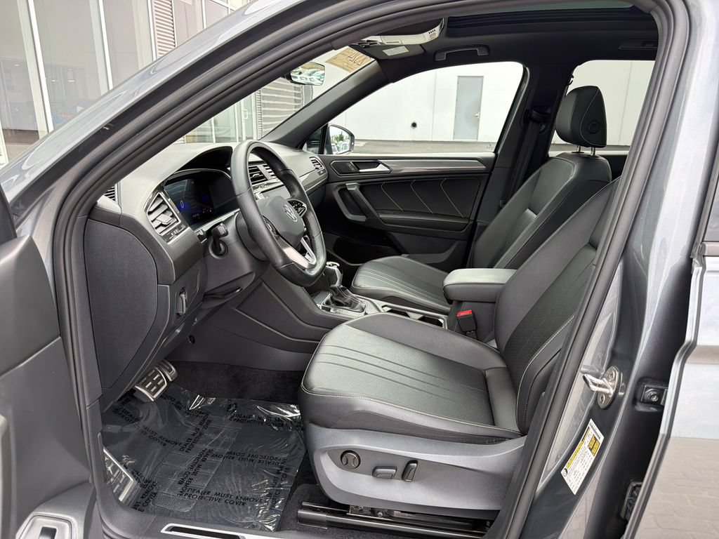 Certified 2024 Volkswagen Tiguan SE R-Line AWD/4WD image 11