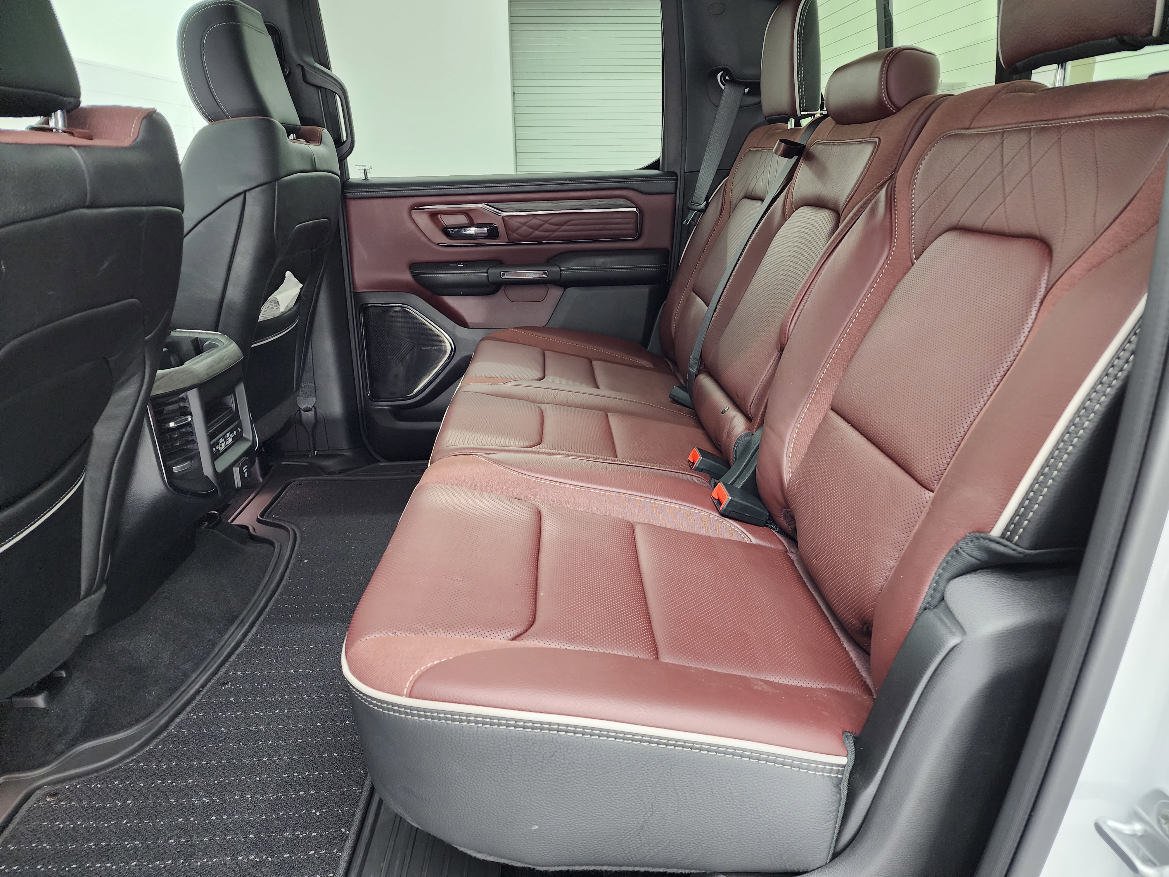 Used 2025 RAM 1500 Limited AWD/4WD image 9
