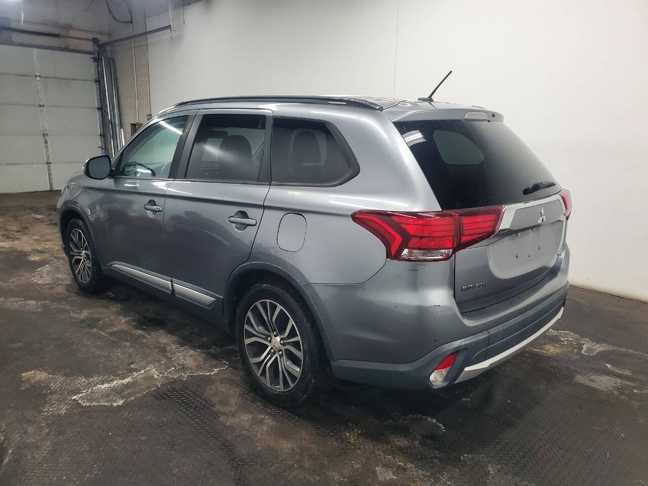 Used 2016 Mitsubishi Outlander SE FWD image 5