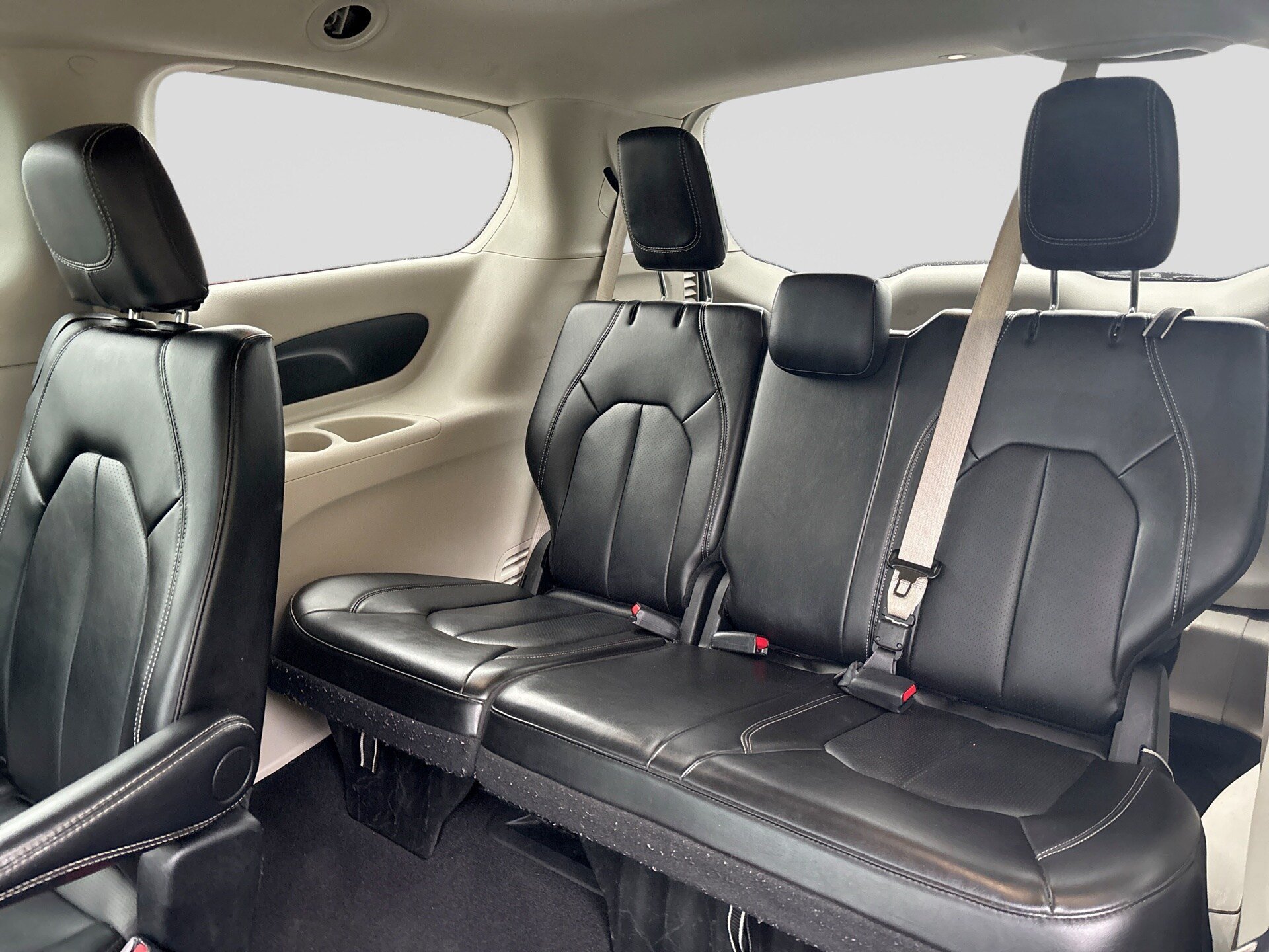 Used 2024 Chrysler Pacifica Touring-L FWD image 33