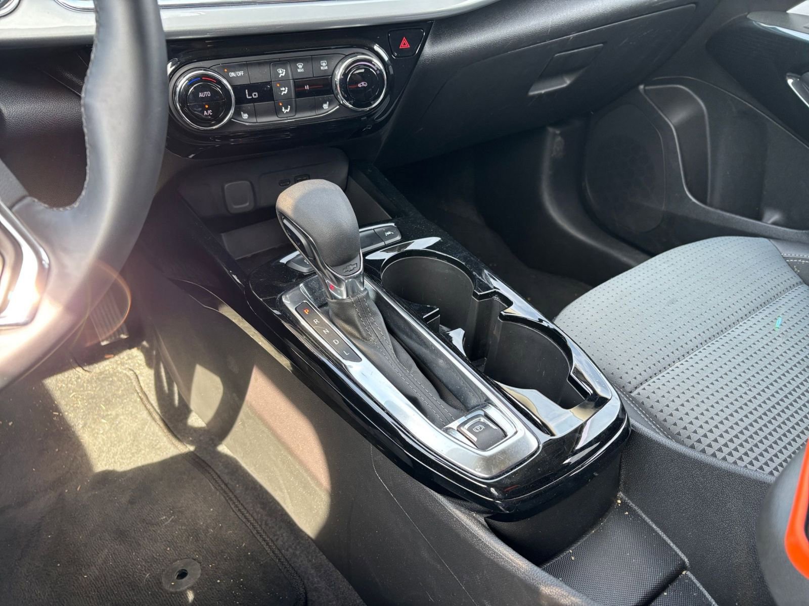 Used 2025 Chevrolet Trax LT w/ LT Convenience Package image 40