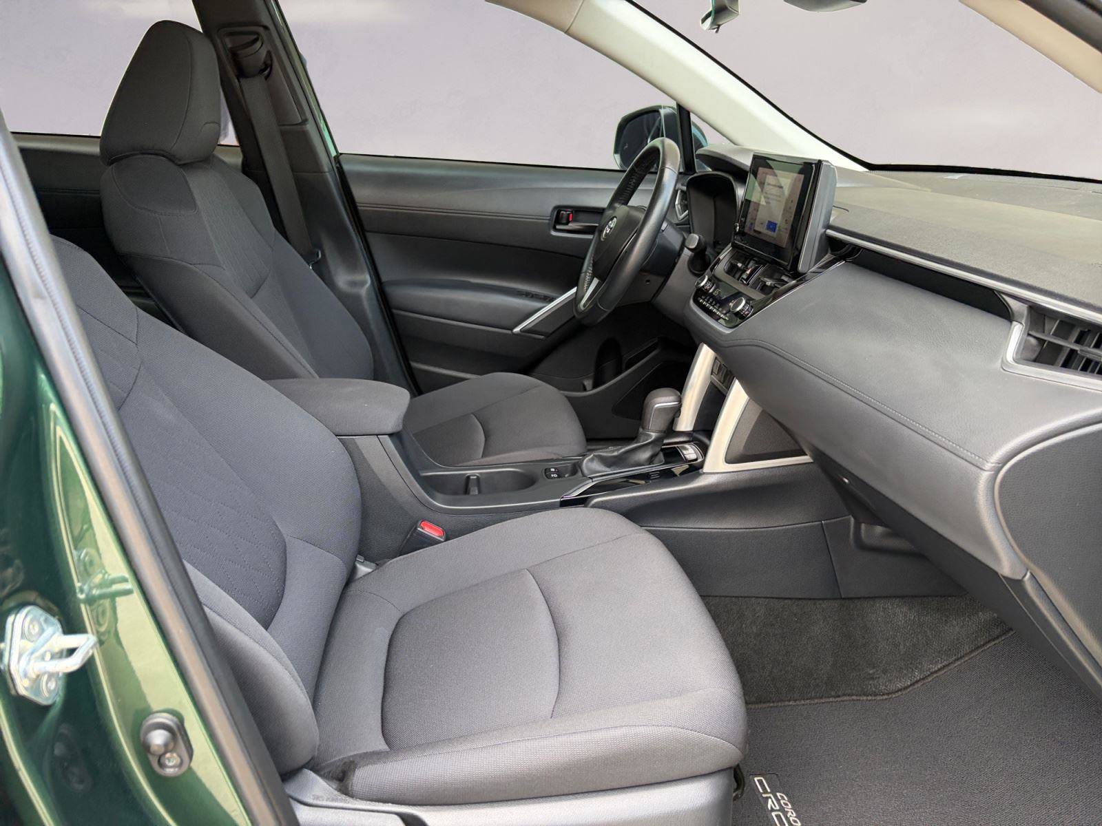 Used 2023 Toyota Corolla Cross LE image 15