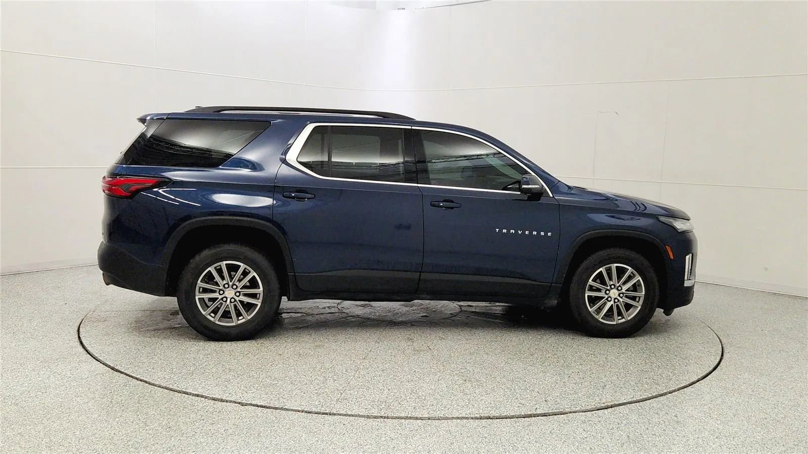 Used 2022 Chevrolet Traverse LT image 8